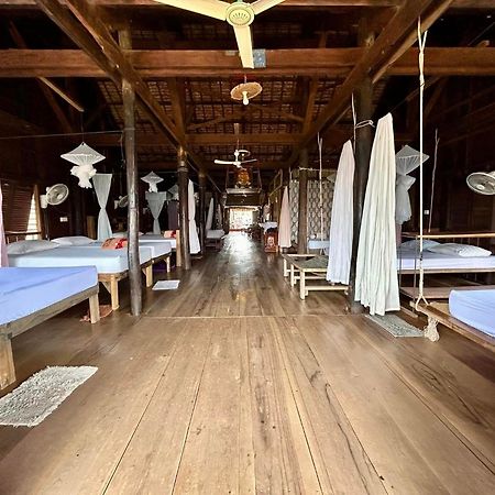 St 63 Home Stay & Tour Kampong Khleang ภายนอก รูปภาพ