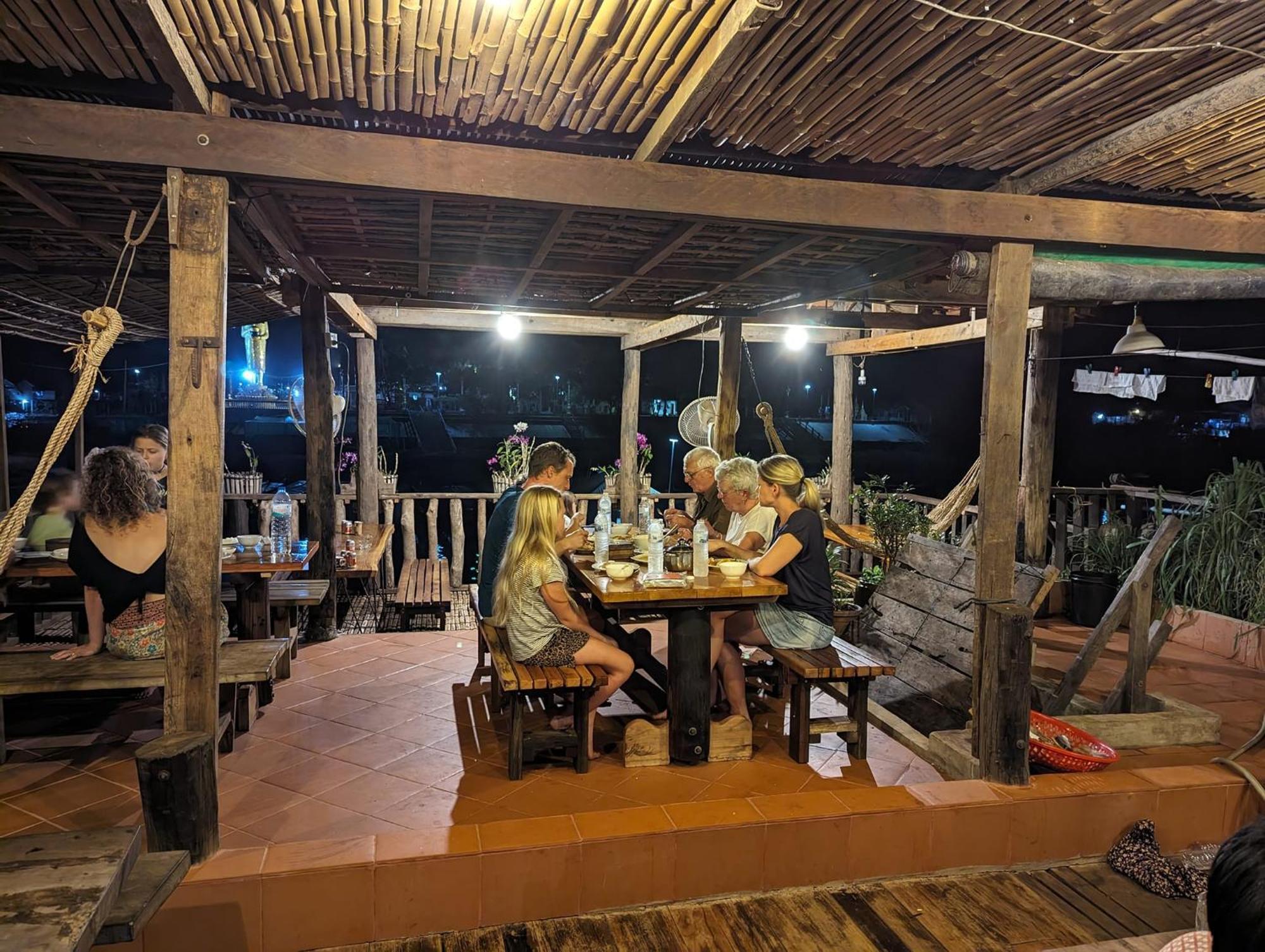St 63 Home Stay & Tour Kampong Khleang ภายนอก รูปภาพ