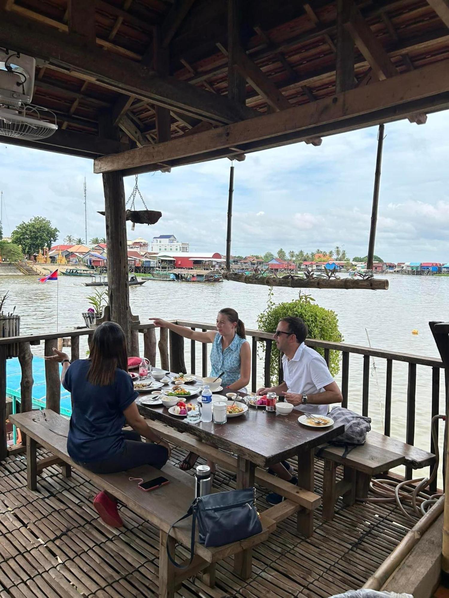 St 63 Home Stay & Tour Kampong Khleang ภายนอก รูปภาพ
