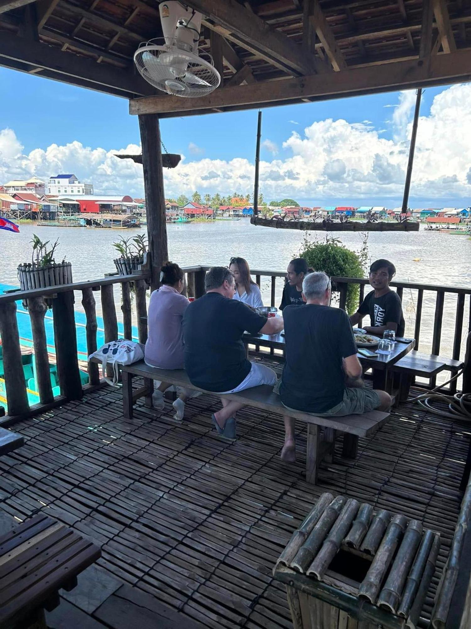 St 63 Home Stay & Tour Kampong Khleang ภายนอก รูปภาพ